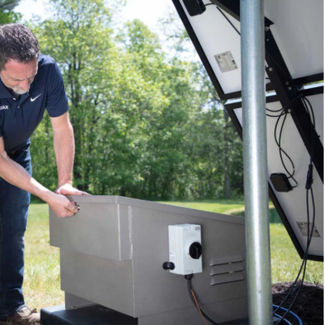 Airmax SolarSeries Battery Backup Lockable Cabinet