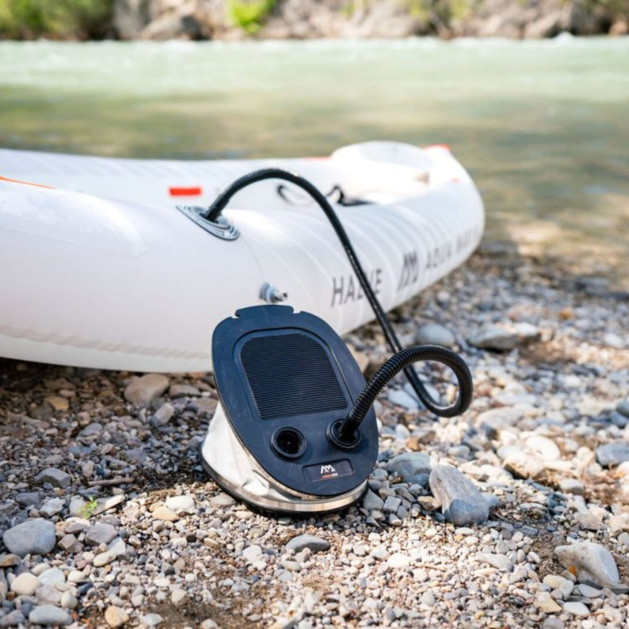 Halve Kayak Inflating Using The Inflator