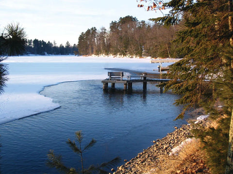 Kasco De-Icer On The Water In A Lake