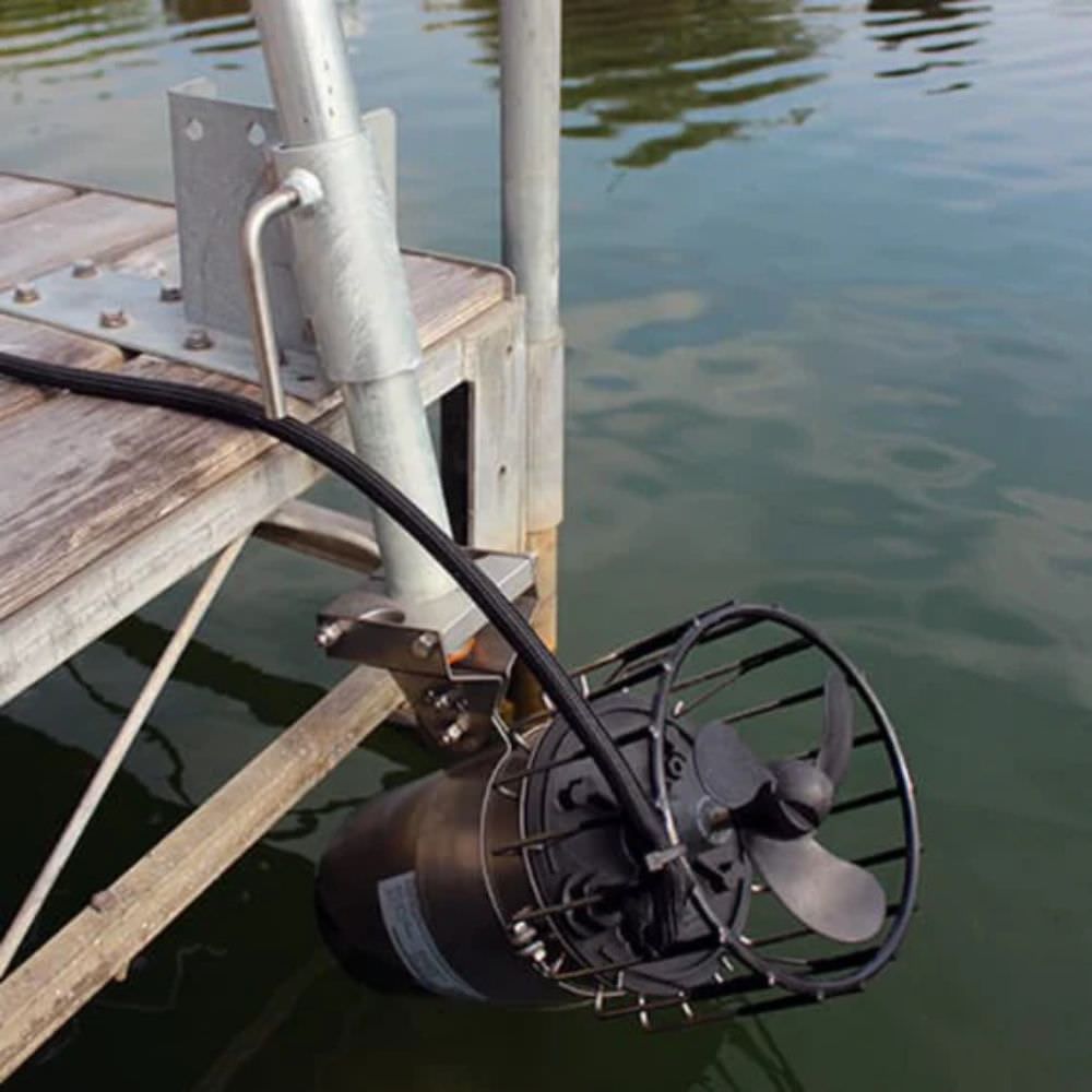 Kasco De-Icer With Industrial Mount On The Water