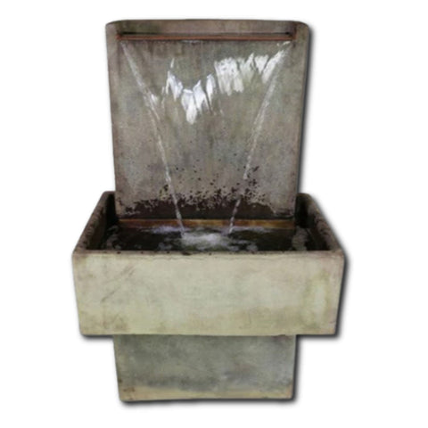 Lamina Wall Fountain Tall With Plain White  Background