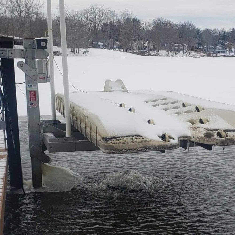 Vanguard Pond Spa Surface Aerator/De-Icer On The Water Underneath A Dock